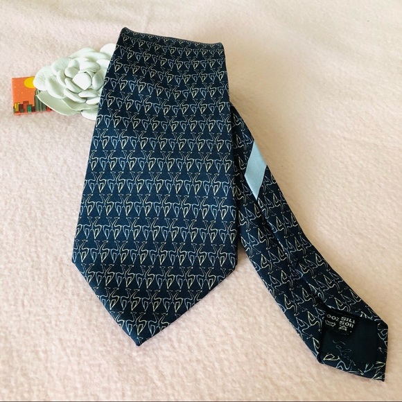 Ferragamo silk tie timeless good taste and quality - Picture 2 of 5